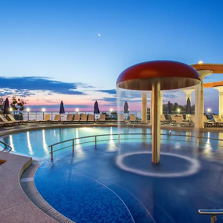 ホテル Astera & With Free Private 4*