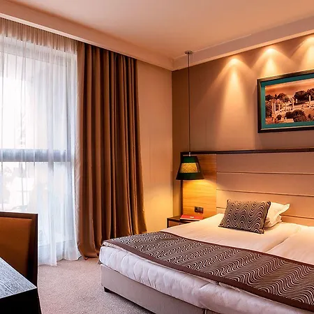 Готель Astera & With Free Private 4*
