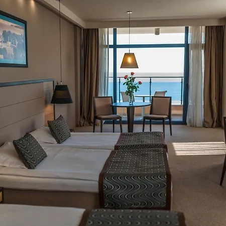 ホテル Astera & With Free Private 4*