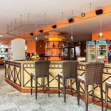 ホテル Astera & With Free Private 4*